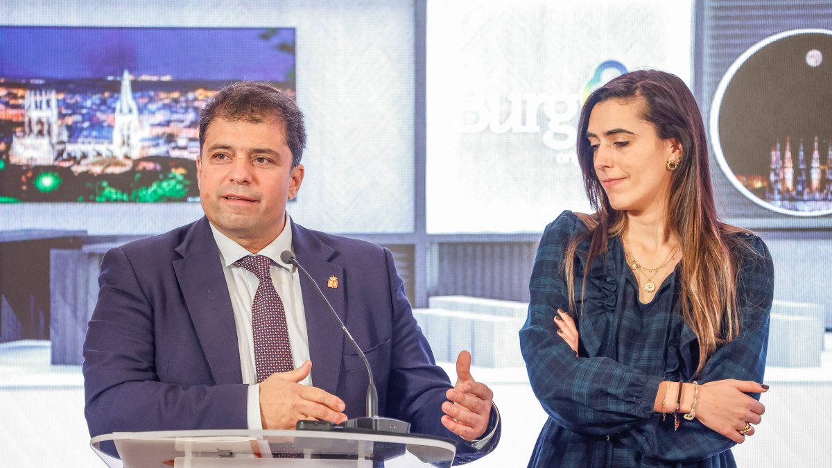 El presidente de Sodebur, Carlos Gallo, y la presidenta de ProBurgos, Andrea Ballesteros, presentaron los detalles de la presencia de Burgos en Intur.