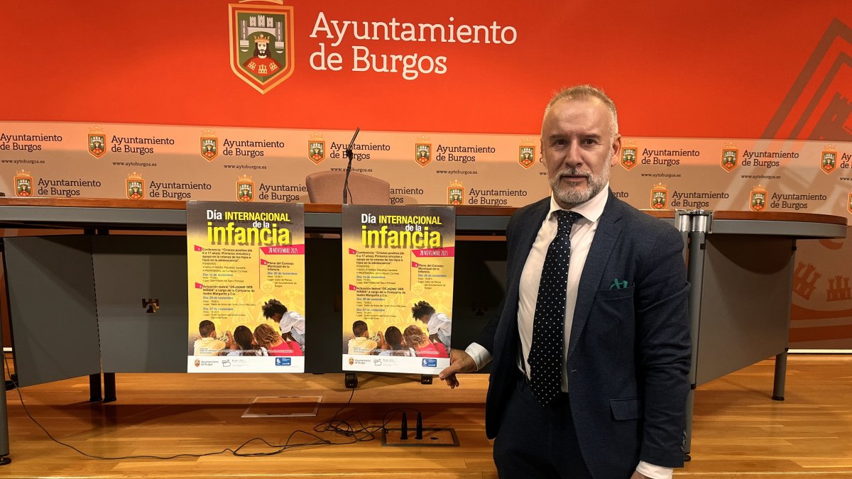 El concejal de Familia, Infancia y Mayores, José Antonio López, en la presentación de actividades por el Día de la Infancia.