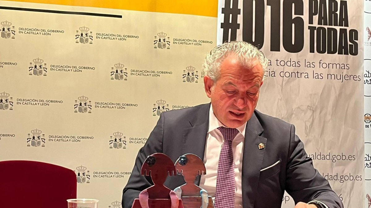 Nicanor Sen, durante la lectura de los reconocimientos.