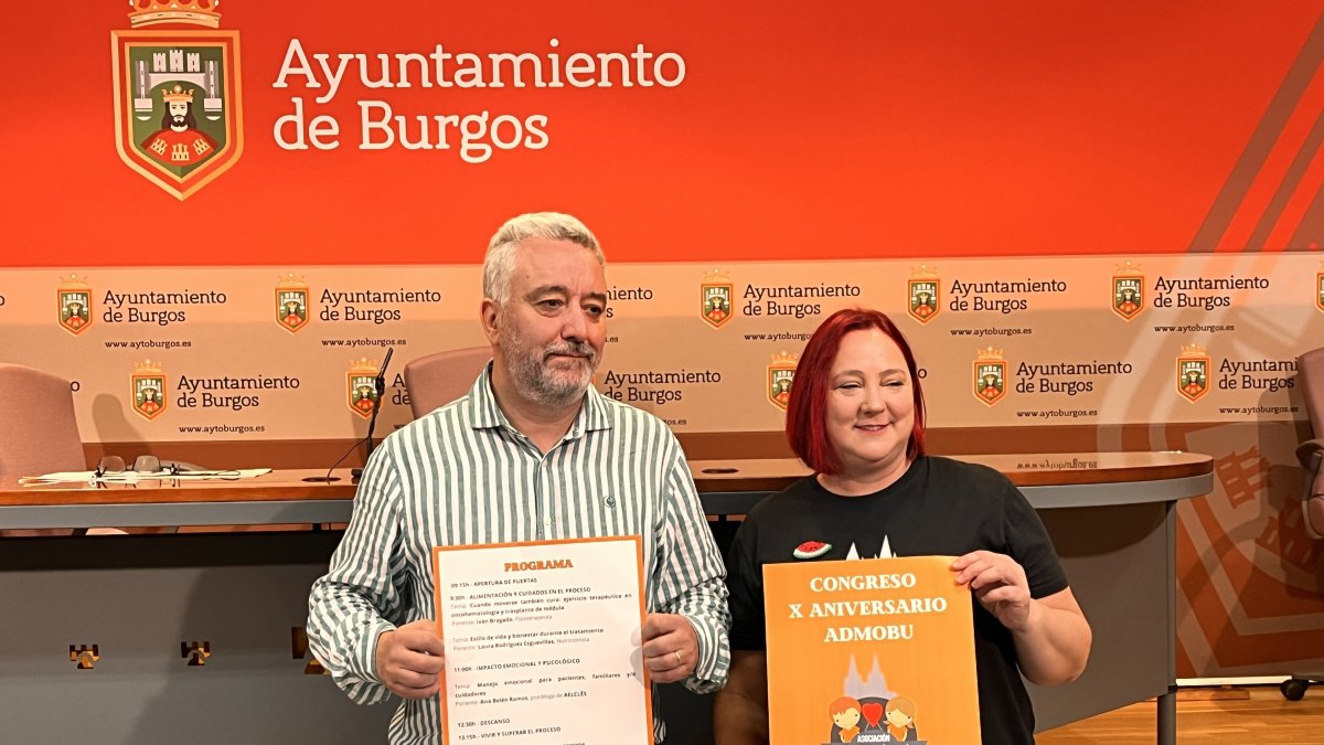 El concejal de sanidad del Ayuntamiento de Burgos, Carlos Niño, la presidenta de la asociación de Donantes de Médula Ósea, Vanessa Pérez.