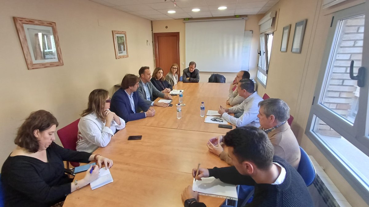 Imagen de la reunión con el comité de empresa.