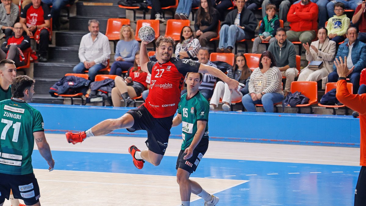 Fabrizio Casanova lanza a portería.