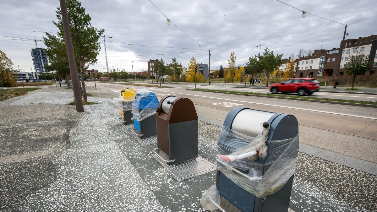 Uno de los nuevos puntos de recogida de basura, a través de los buzones, en el bulevar ferroviario.
