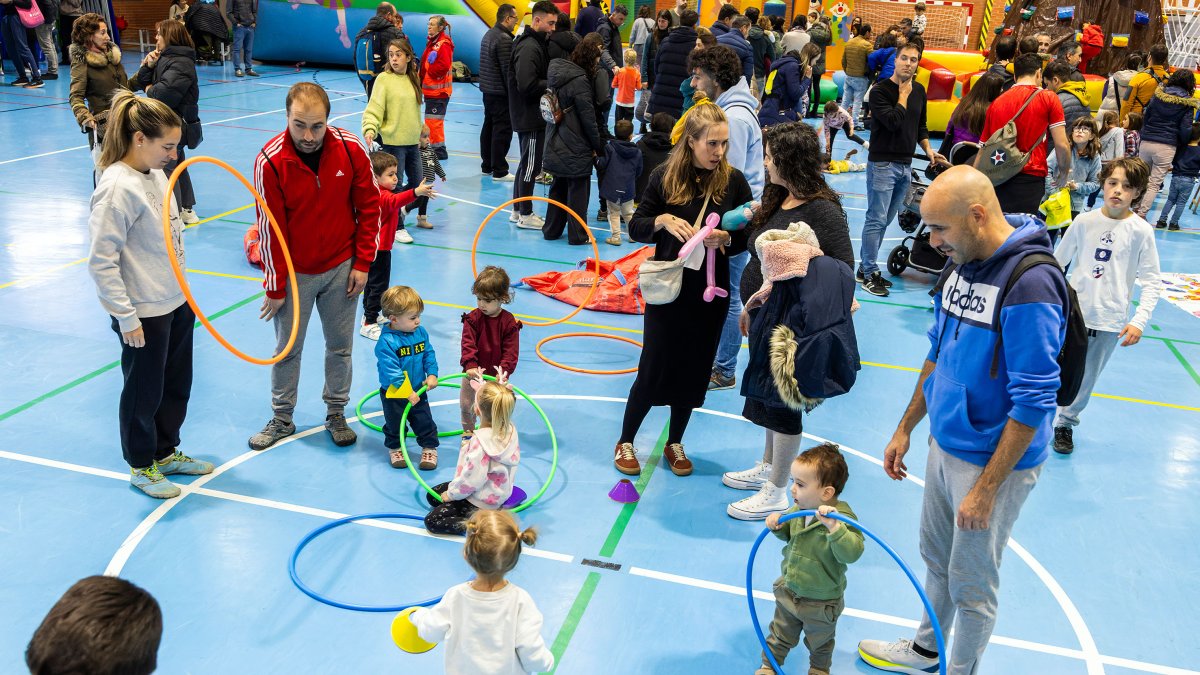 Imagen de las familias en las actividades celebradas en la tercera edición de 'Deporte y Familia'