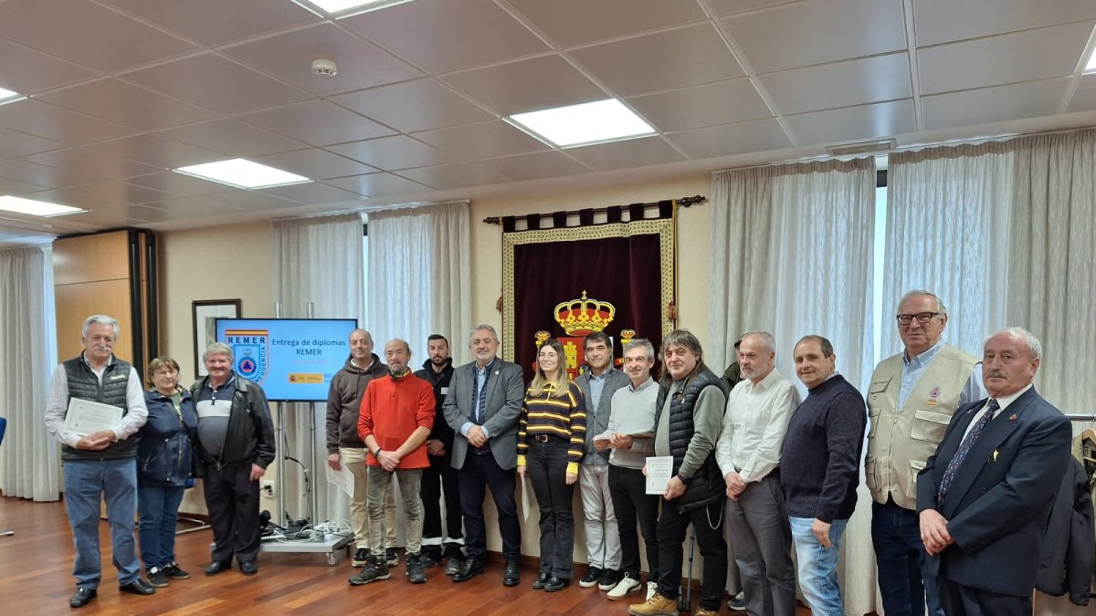 Acto de entrega de los diplomas a los radioaficionados.