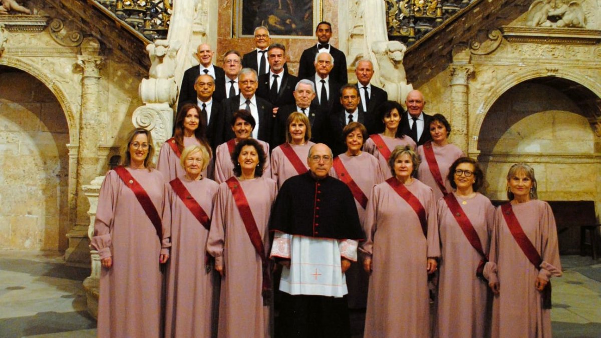 La Coral Santa María la Mayor de la Catedral de Burgos celebra 45 años de música litúrgica.