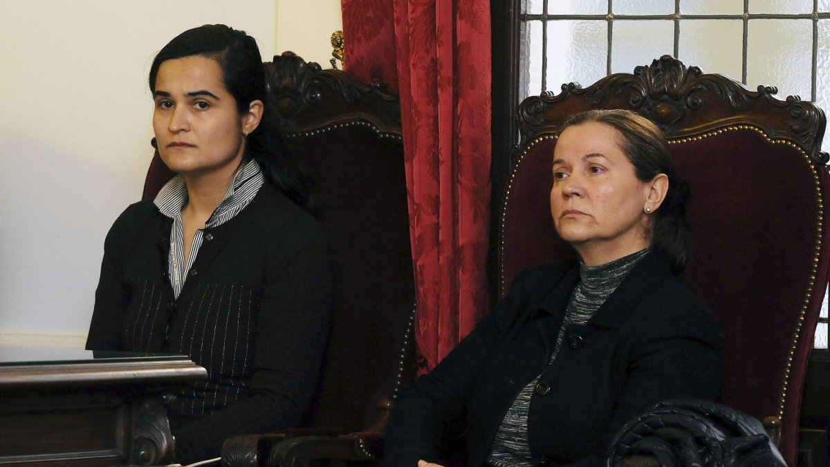 Archivo - Triana Martínez y Monserrat González en el juicio celebrado en la Audiencia Provincial de León.