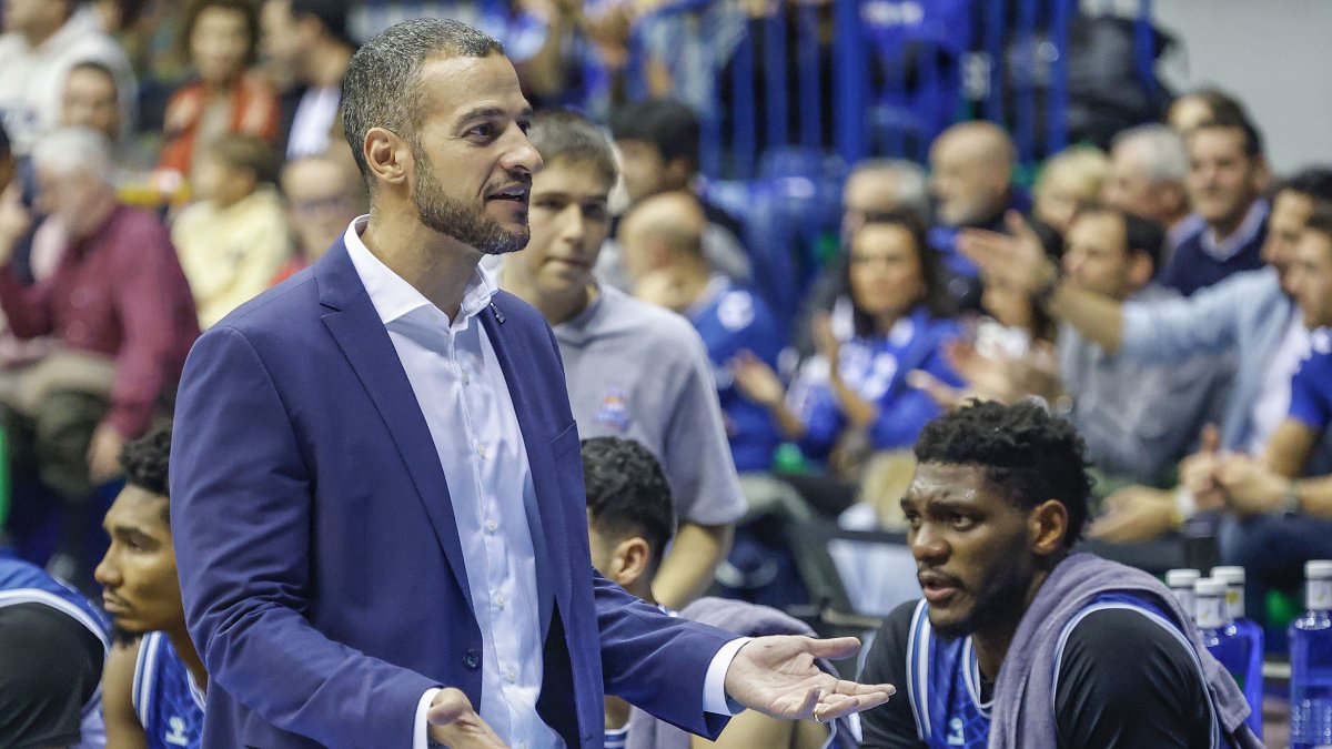Savignani, en un gesto de incredulidad durante el partido ante Andorra.
