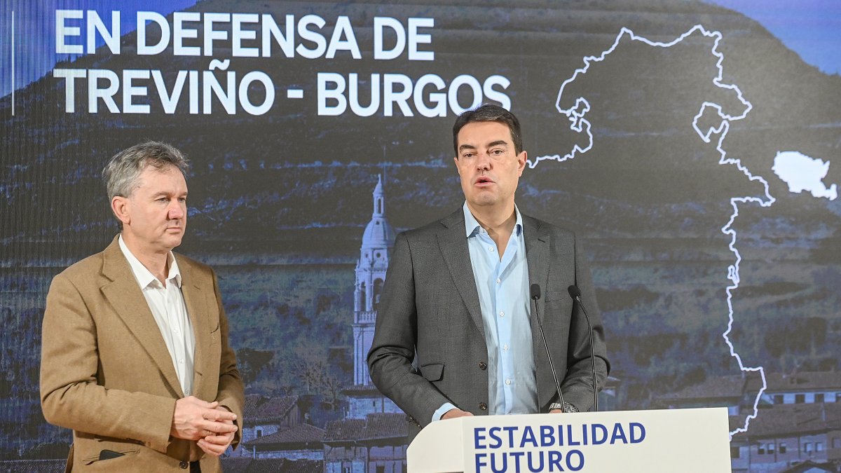 Los parlamentarios nacionales del PP de Burgos, Ángel Ibáñez y Javier Lacalle, dan a conocer las iniciativas que se debatirán esta semana en el Congreso de los Diputados en relación con el Condado de Treviño