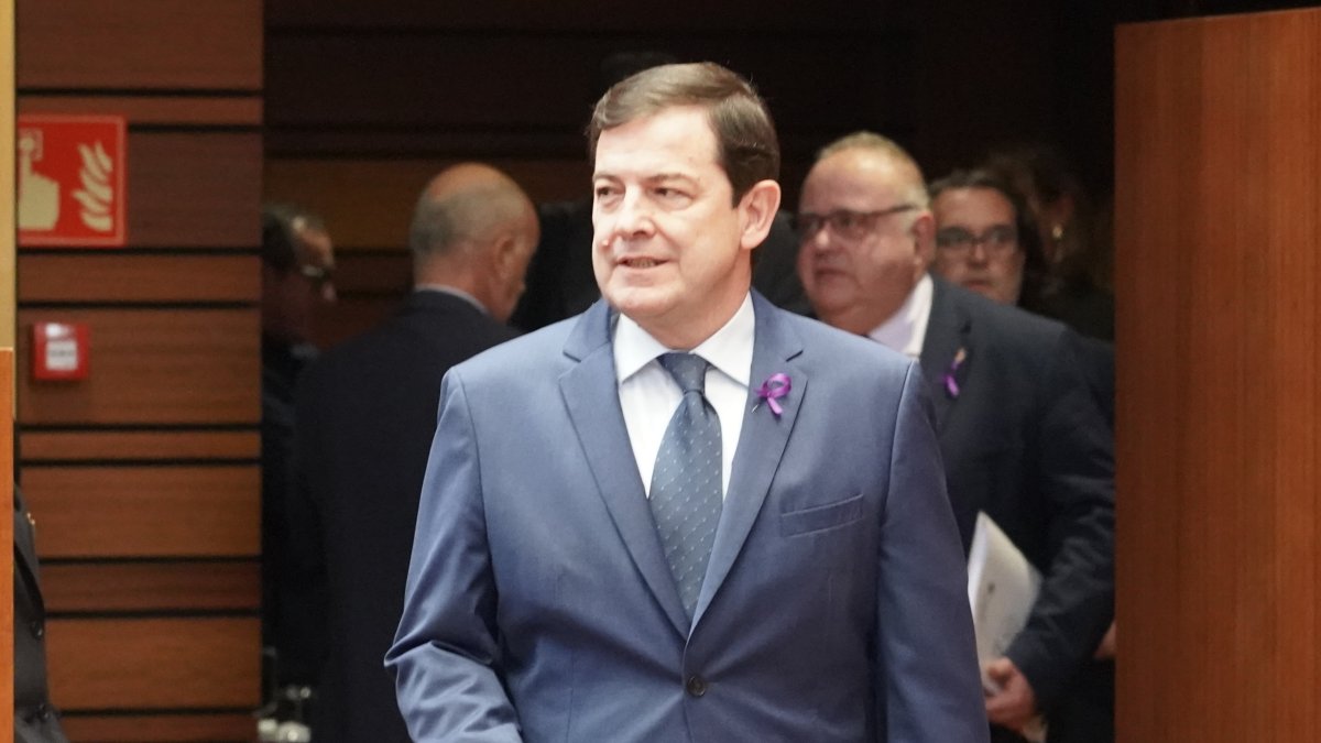 El presidente de la Junta, Alfonso Fernández Mañueco, durante el pleno de las Cortes