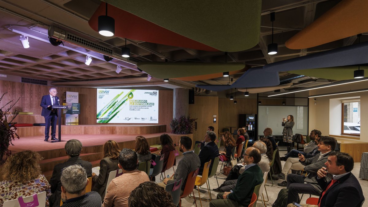 Inicio de la mesa redonda organizada por la aceleradora Æver.