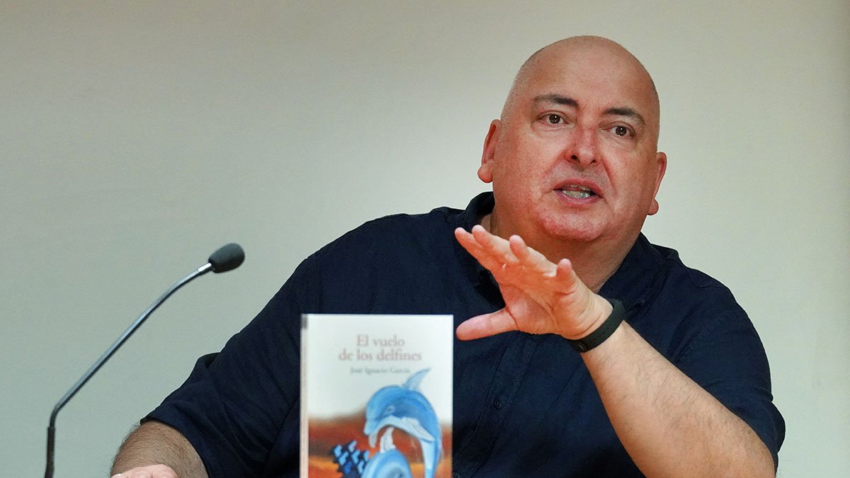 José Ignacio García, en una presentación de su primera novela.