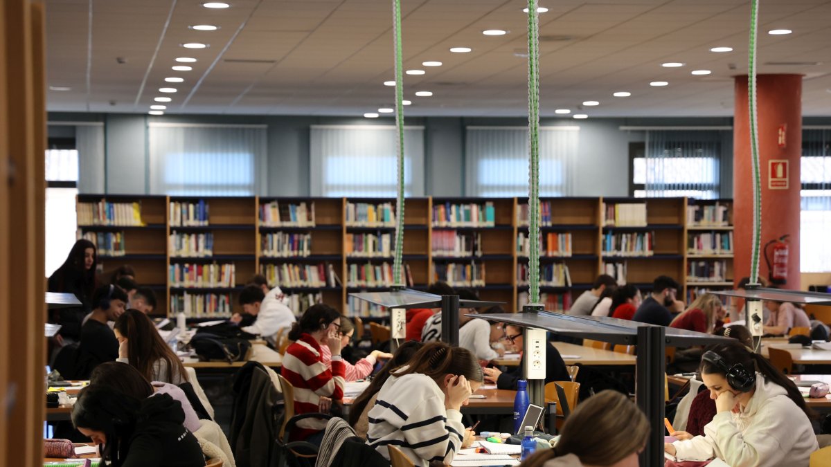 La UBU amplía los horarios de estudio nocturno en la biblioteca Federico Sanz