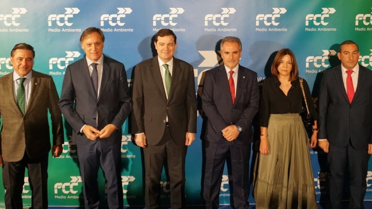 Mañueco pone a FCC Medio Ambiente como ejemplo de la colaboración público-privada en su 50 aniversario.