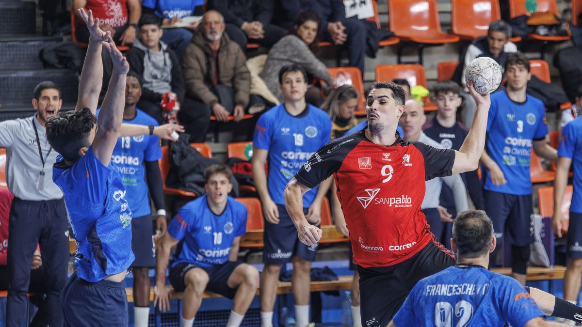 Imagen del partido entre el UBU San Pablo Burgos 2031 y Oviedo.