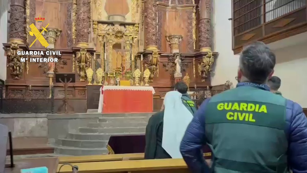 Imagen de los agentes en el Monasterio de Belorado.
