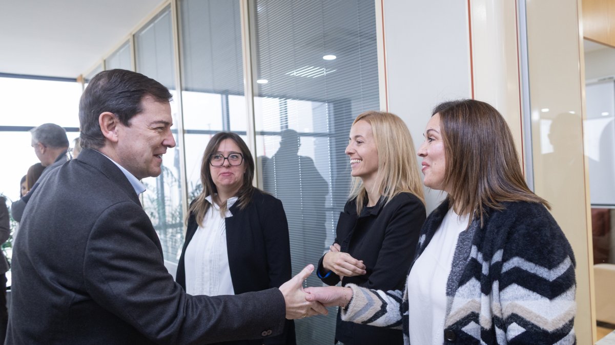 El presidente de la Junta de Castilla y León, Alfonso Fernández Mañueco, visita la empresa Moralejo Selección.
