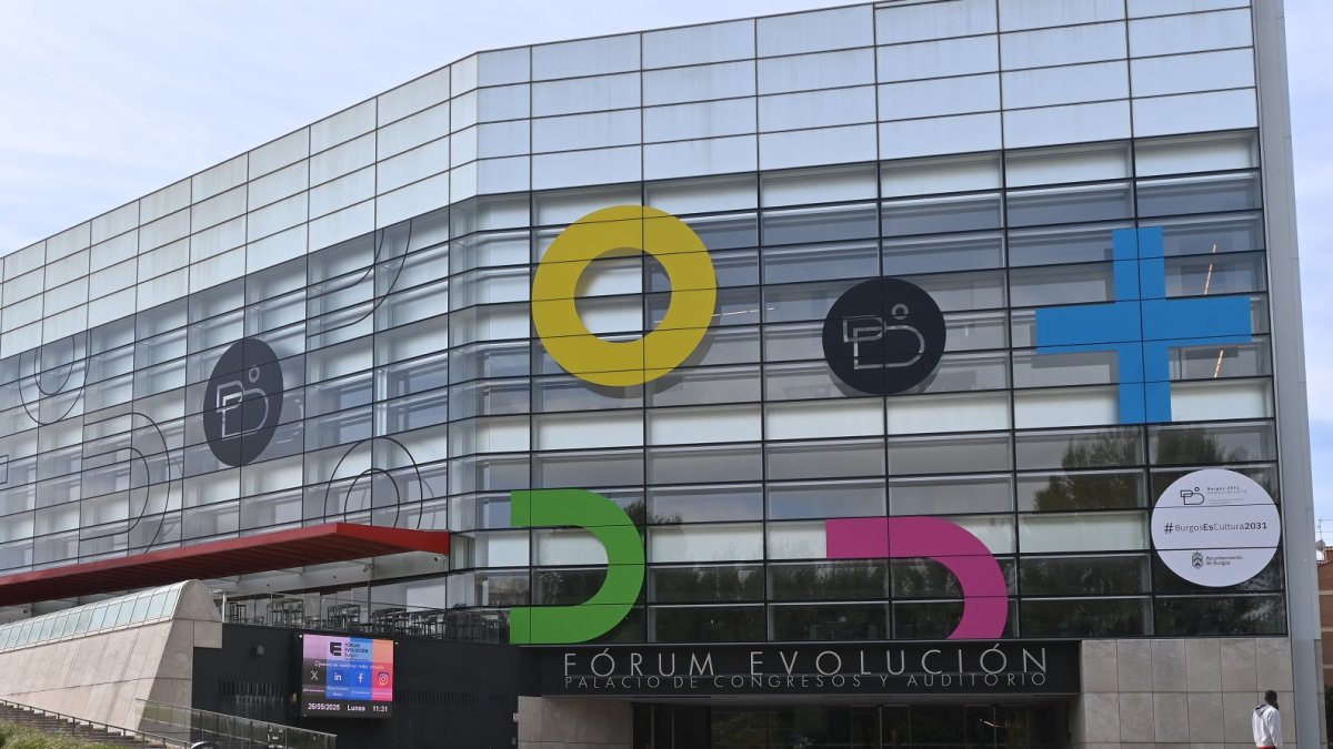 Imagen de la fachada del Fórum Evolución, que albergará el CEMET 2026.