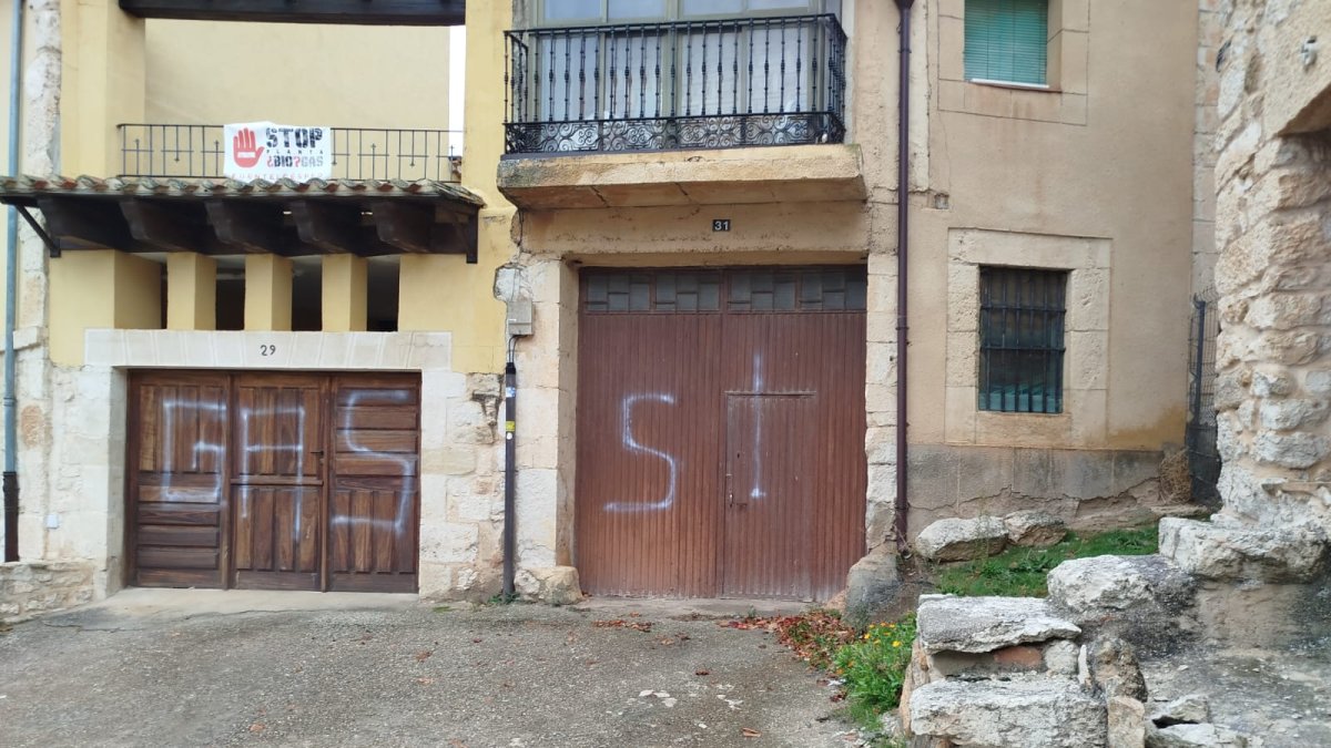 Imagen de una de las viviendas vandalizadas