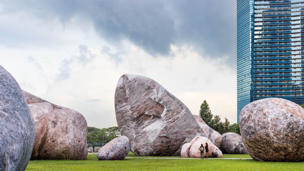 ‘Iwagumi Air Scape’, en una presentación en Singapur, son esculturas inflables en forma de roca.