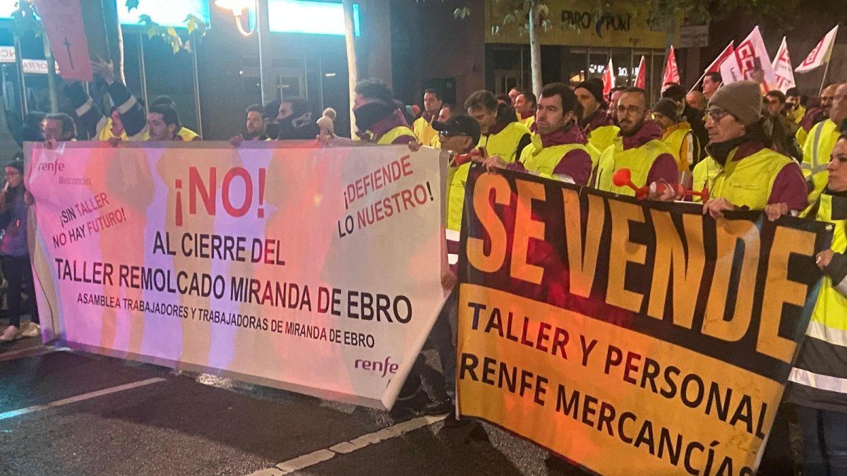 Protesta en Miranda de Ebro contra el cierre del taller de Remolcado de Renfe.