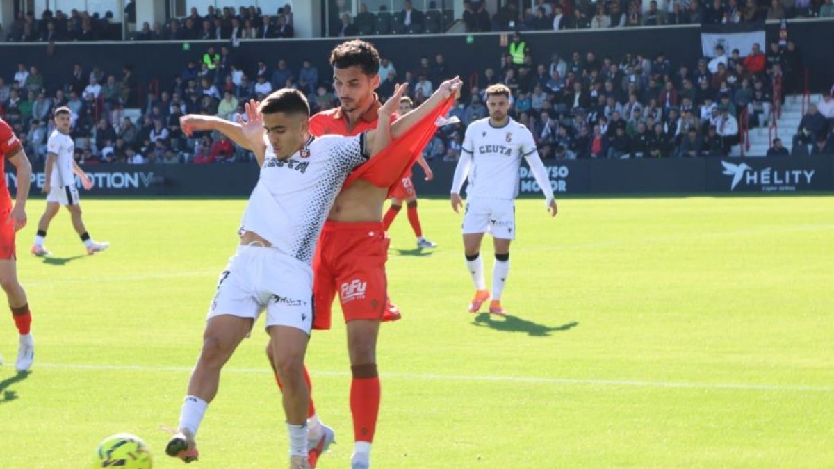 Imagen del partido entre el Ceuta y el Burgos CF.