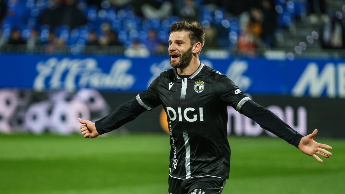 Mario González da el pase al Burgos en un duelo igualado ante el Zaragoza.