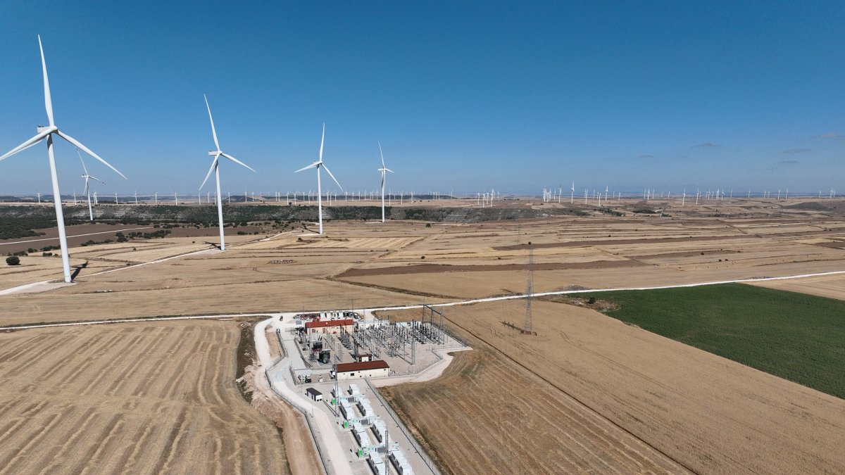 Archivo - Batería de Iberdrola en Revilla Vallejera (Burgos).