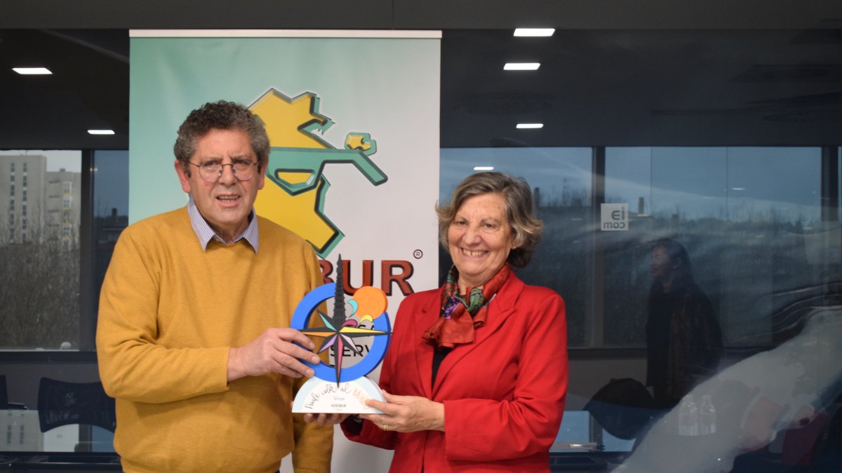 Adesbur difundirá entre sus estaciones de servicio asociadas la actividad de Burgos Acoge.