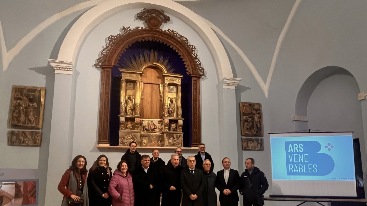 Foto de familia de los participantes en la presentación de los dos nuevos espacios habilitados por la Archidiócesis de Burgos.