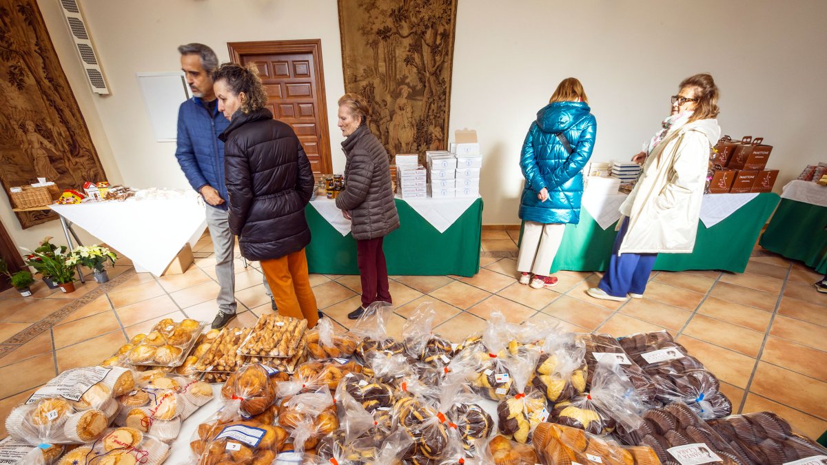 El mercadillo de dulces monacales se ubica en San Pedro de Cardeña.