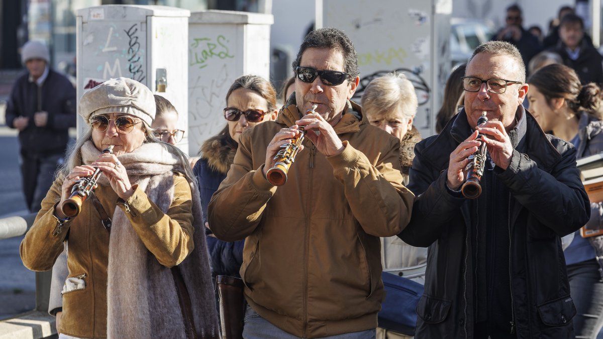 Instante del pasacalles celebrado con motivo del Día del Dulzainero.