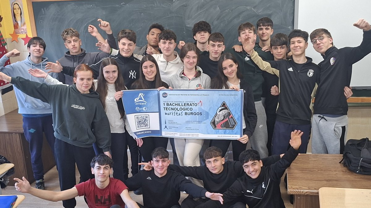 Alumnos del Bachillerato Tecnológico de Maristas en Burgos muestran su ‘Tarjeta de Embarque’ a la Luna en la Misión Artemis.