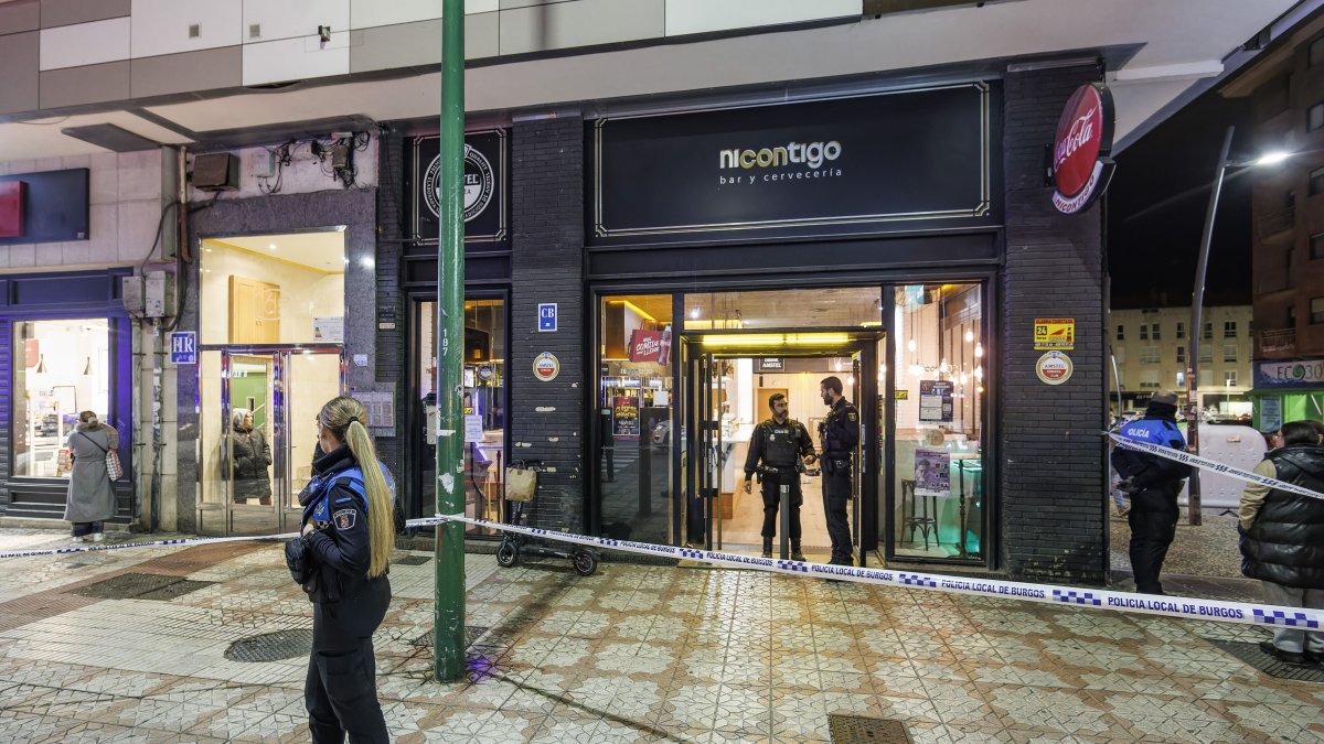 Imagen del bar en el que se refugió la víctima de los disparos.