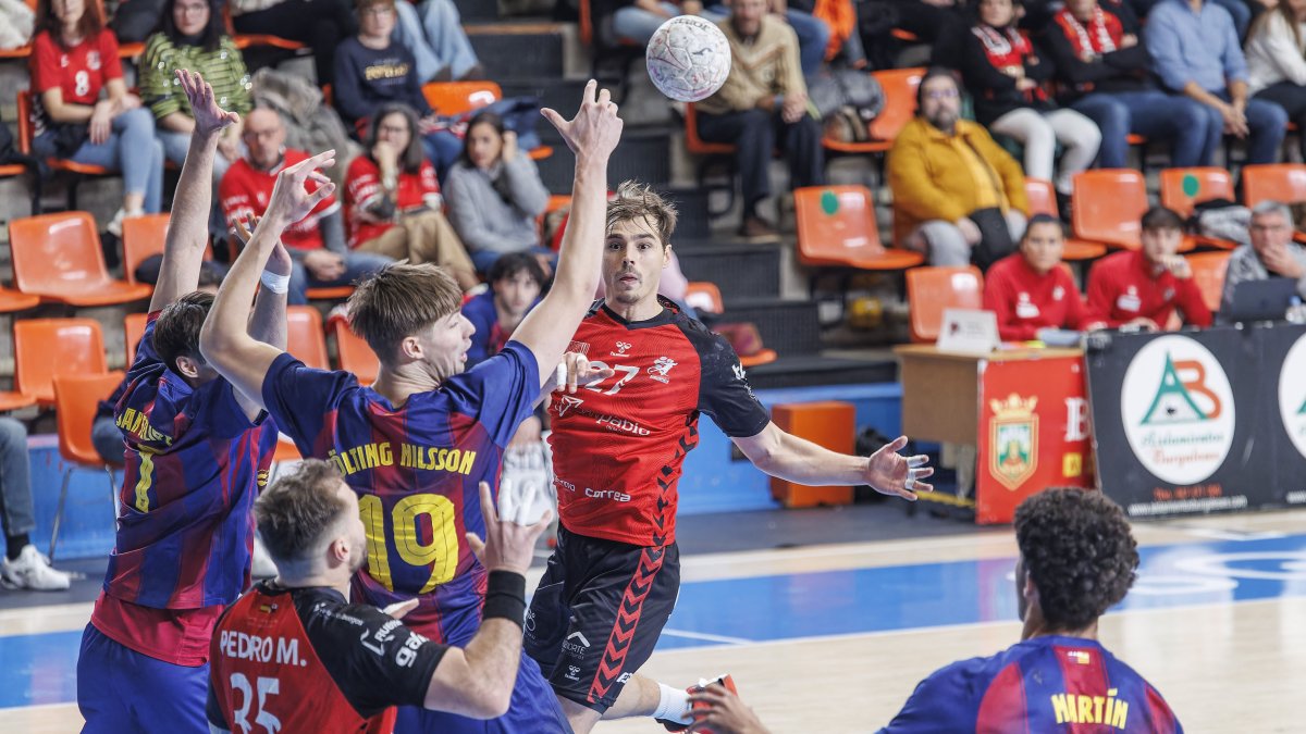 Imagen del partido entre el UBU San Pablo Burgos 2031 y el Barça Athlètic.