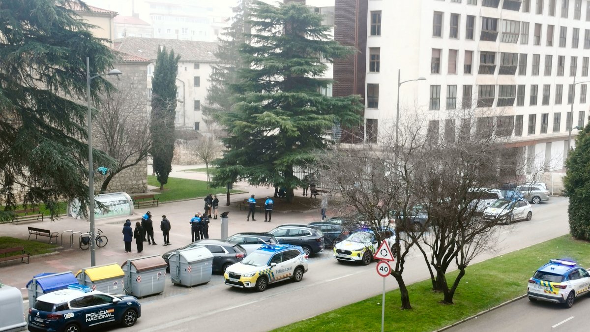 Intervención policial en las Bernardas a primera hora de la mañana del 1 de enero de 2026.