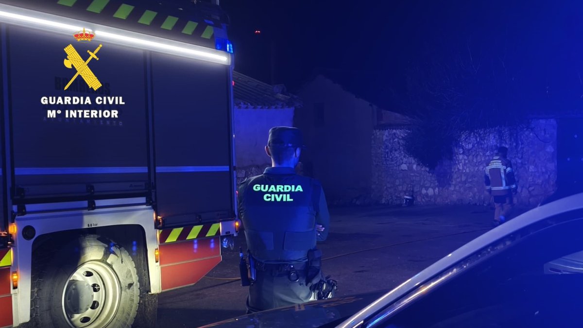 La Guardia Civil evita una tragedia en el incendio de una vivienda en Las Merindades.
