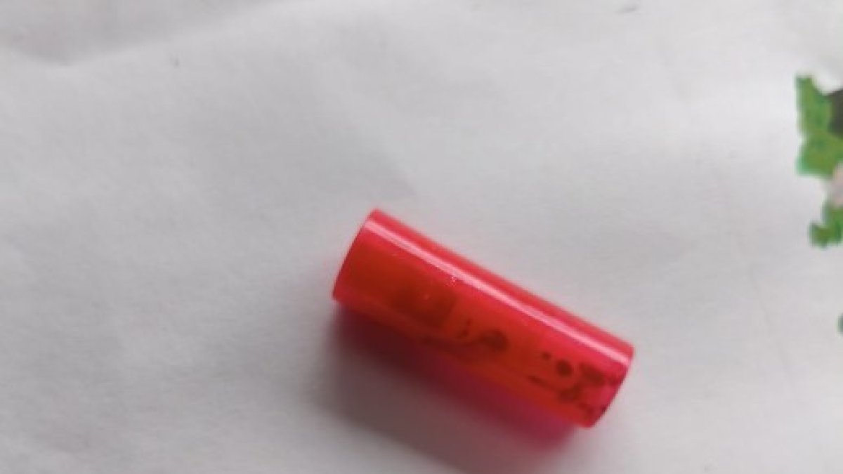 Condenados a penas que suman seis años y ocho meses por  'sobar' a una joven y pintarle penes en la cara con un rotulador rojo.