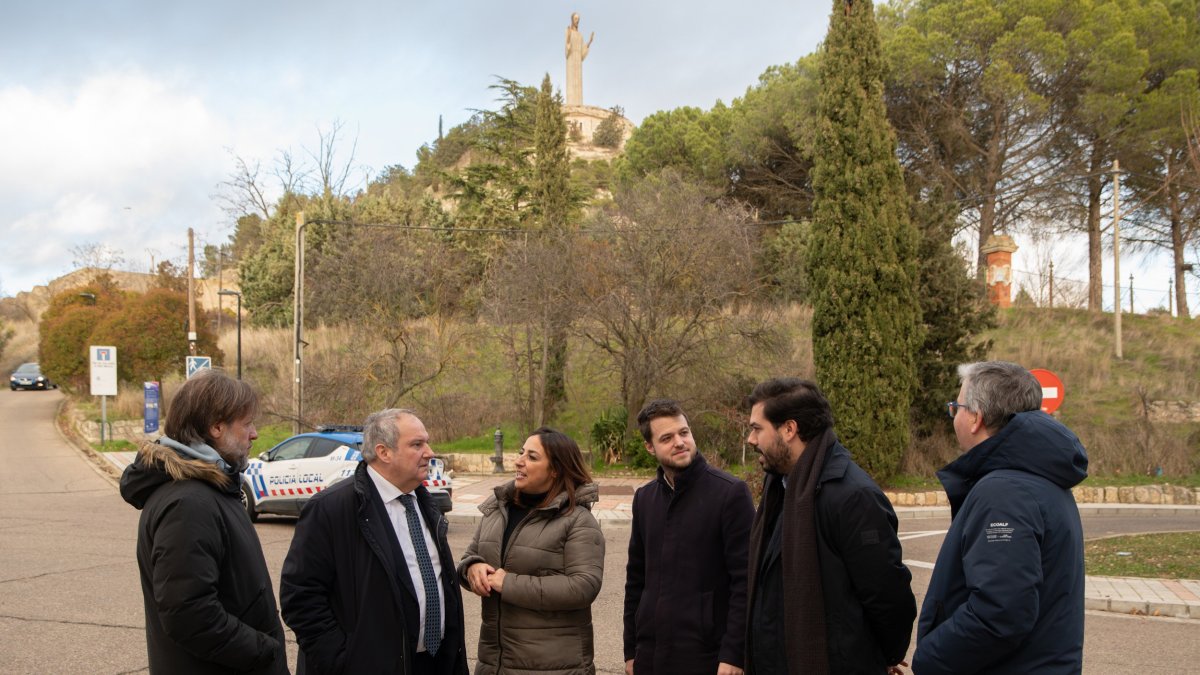 Andrés aprovecha la visita de Hereu para recuperar la idea de Santo Toribio como Fiesta de Interés Turístico Nacional.