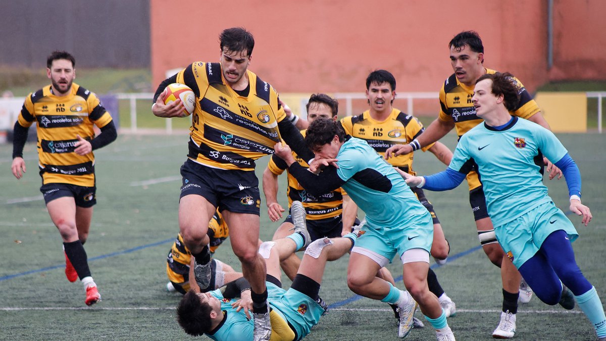 Imagen del partido entre el Recoletas Burgos Caja Rural y Barça Rugby.