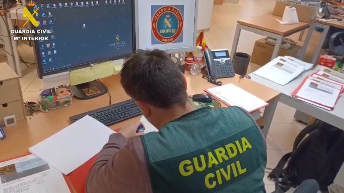 La Guardia Civil de Burgos desarticula varios grupúsculos de ciberdelincuentes.