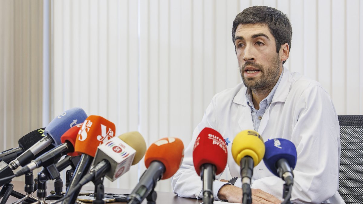 El gerente del Hospital Universitario de Burgos, Carlos Cartón, en la rueda de prensa del pasado martes día 13.