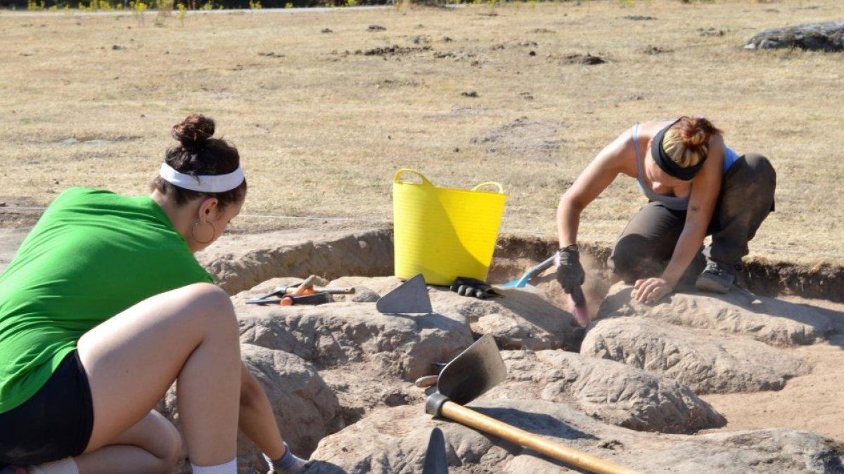 Excavaciones del equipo de la Universidad de Barcelona cerca de la necrópolis de Revenga.