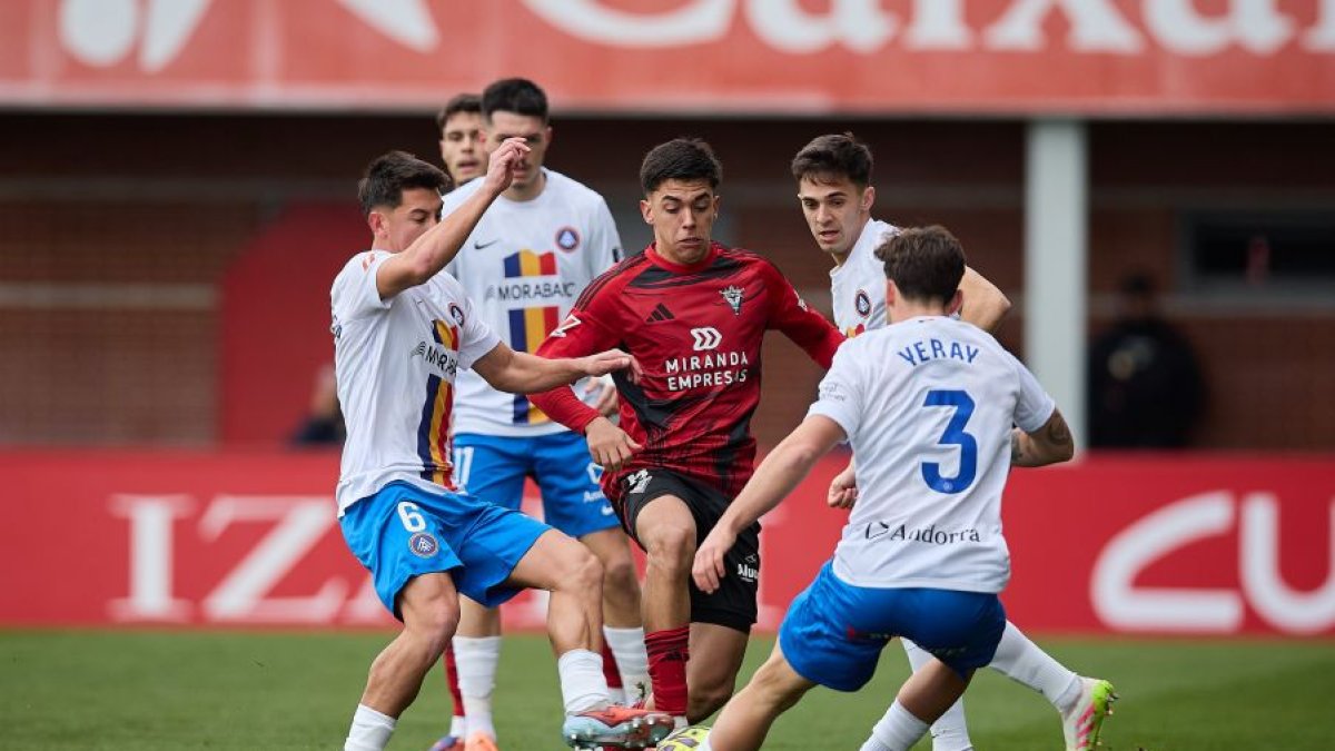 Golpe del FC Andorra en Anduva. El Mirandés reacciona tarde y cae 1-2