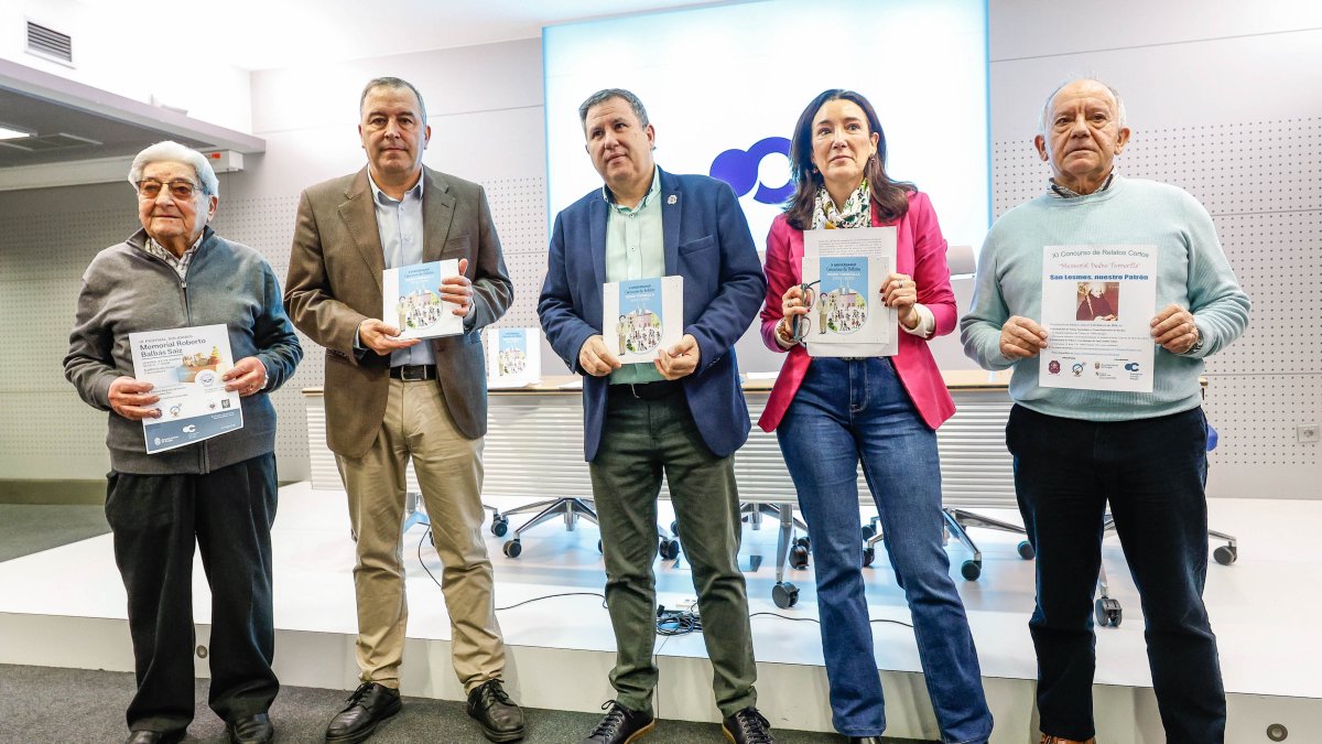 Representantes de Fundación Círculo, la Hermandad de Peñas y la Dirección Provincial de Educación, en la presentación del concurso de relatos y del festival solidario.