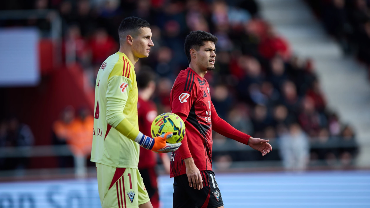 Jorge Cabello, durante su debú con el Mirandés.