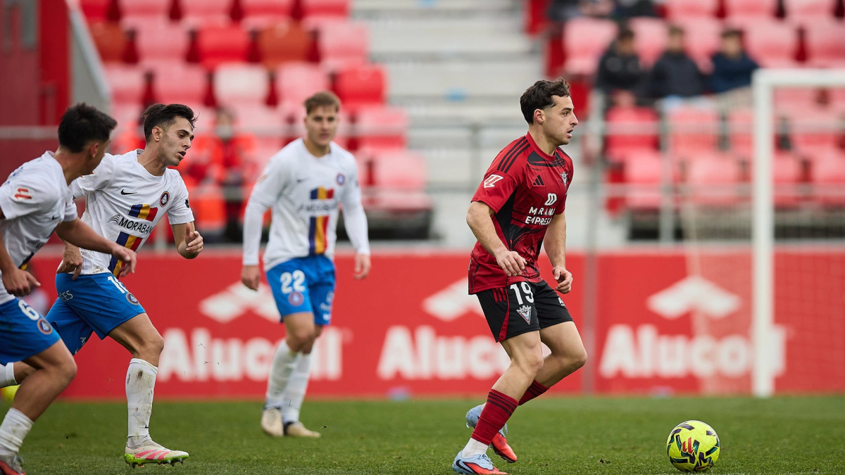 Marino Illescas durante un partido con el Mirandés.