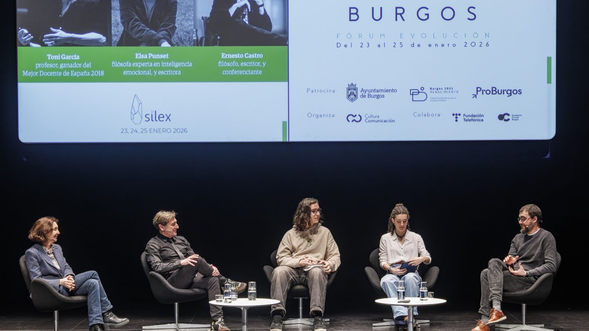 Toni García, Elsa Punset y Ernesto Castro, durante su diálogo.