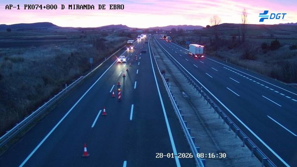 Imagen de un carril cortado cerca del lugar del accidente.
