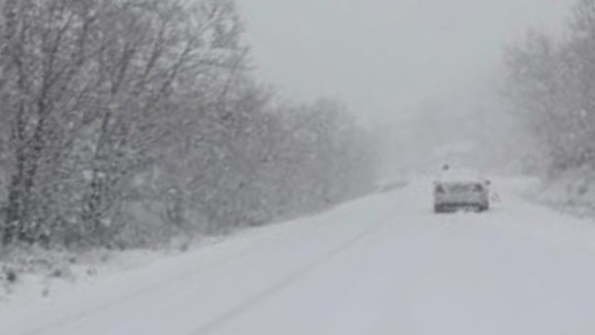 La Agencia de #ProtecciónCivil y Emergencias ha activado la UME para ayudar en la limpieza y mantenimiento de las vías afectadas por la nieve en la provincia de Soria.